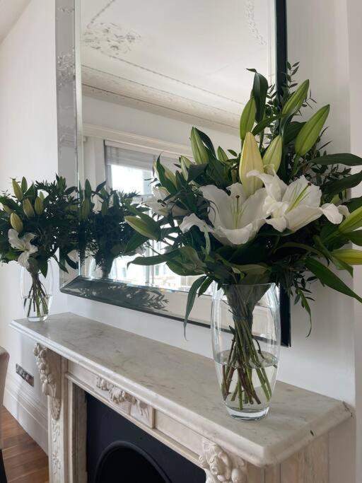 Stunning Grand 2 Bed, 2 Bath Apartment, London Bagian luar foto