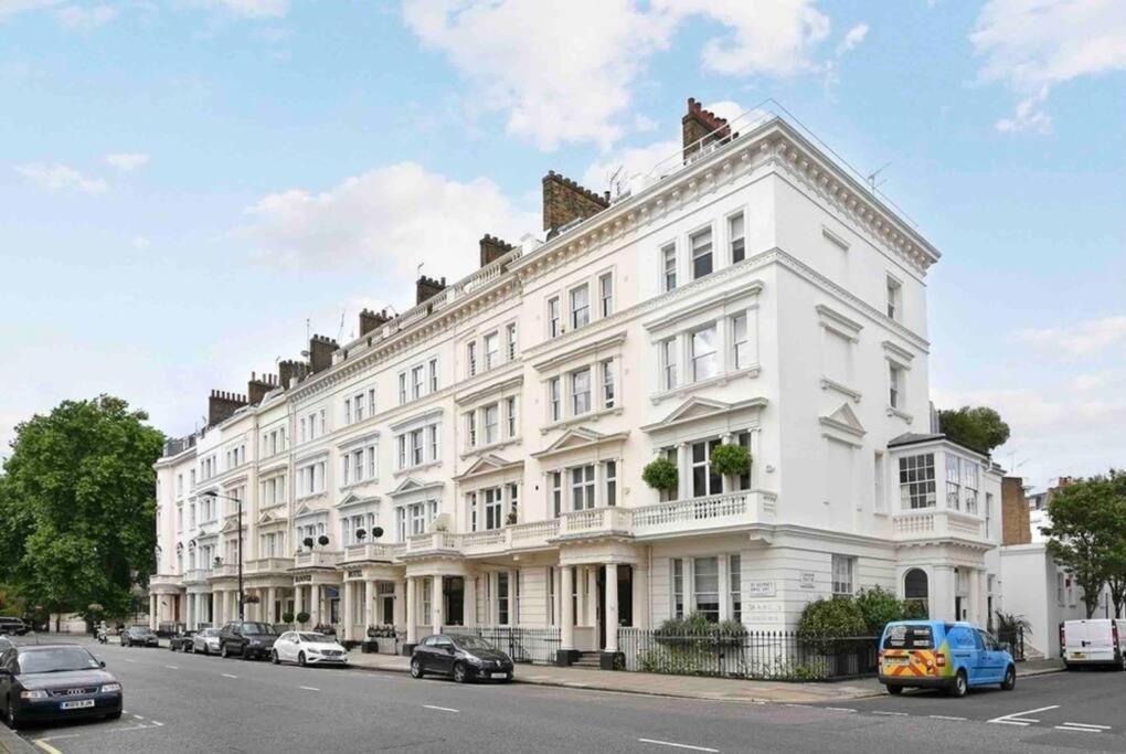 Stunning Grand 2 Bed, 2 Bath Apartment, London Bagian luar foto