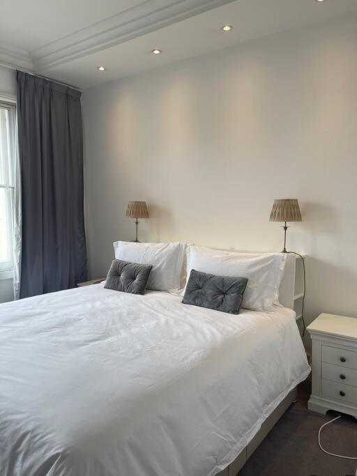 Stunning Grand 2 Bed, 2 Bath Apartment, London Bagian luar foto